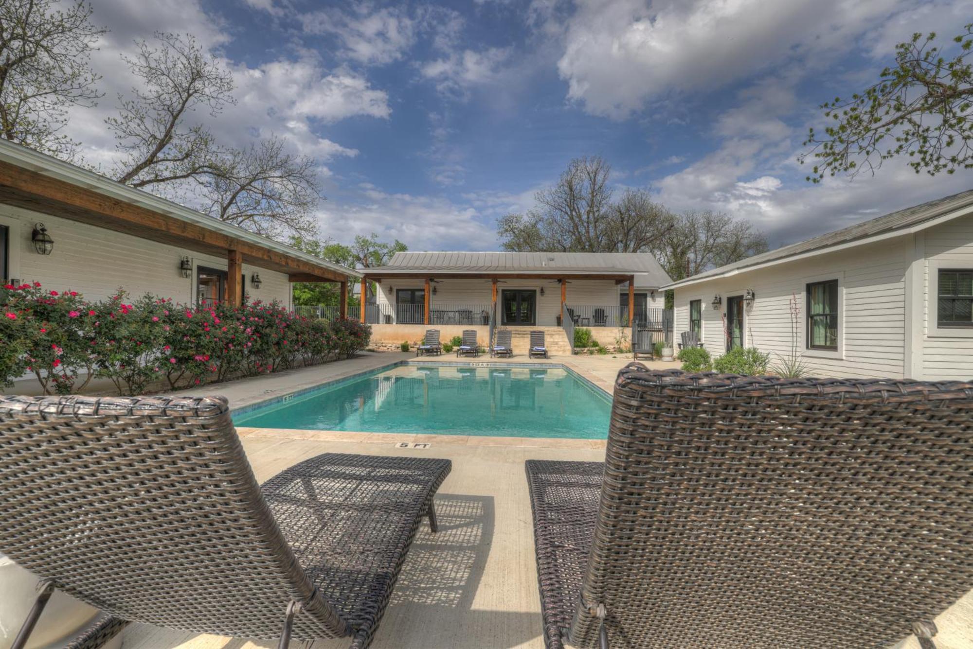 Schubert Inn Cottage - Pool - Walk To Main St Fredericksburg Esterno foto