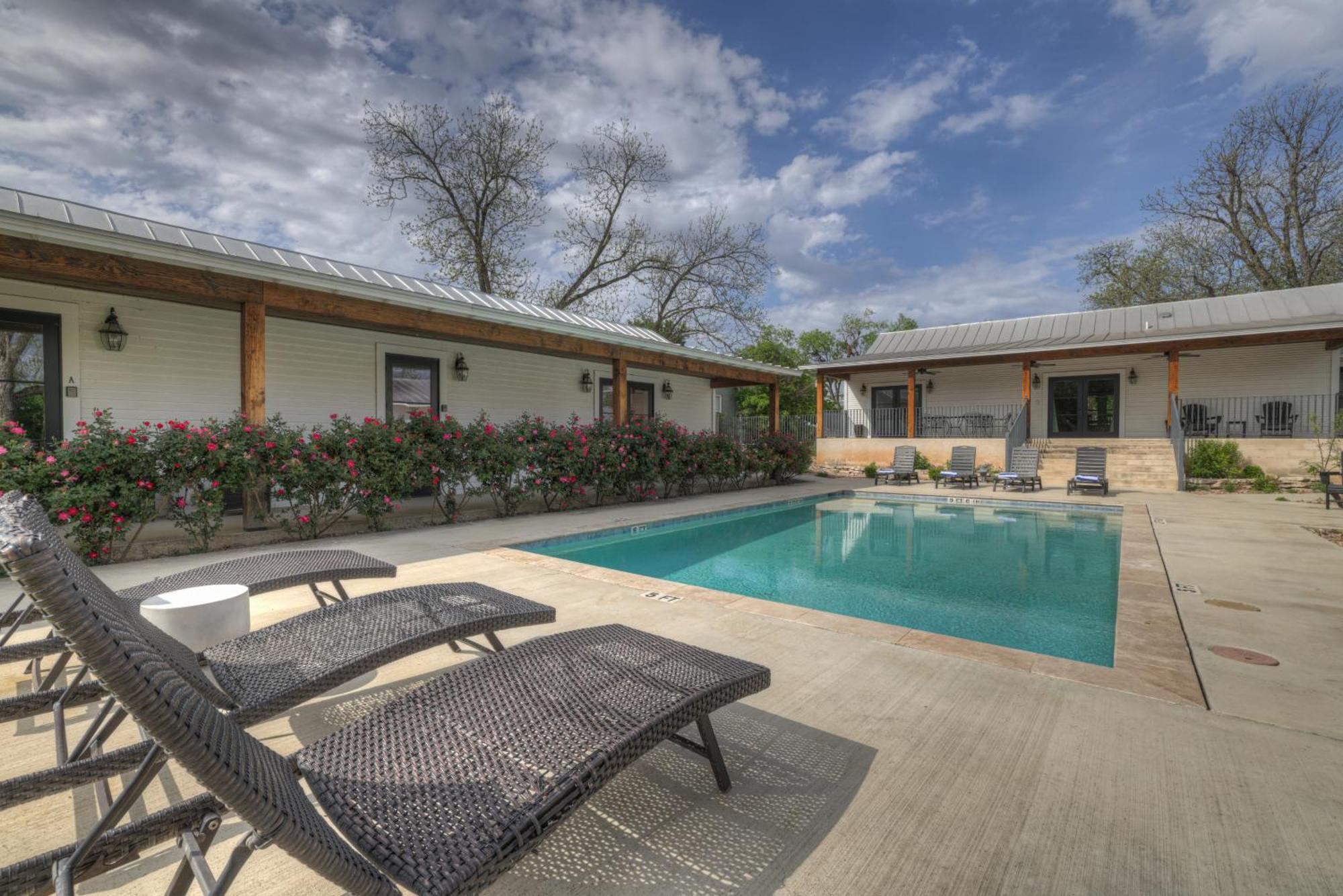 Schubert Inn Cottage - Pool - Walk To Main St Fredericksburg Esterno foto